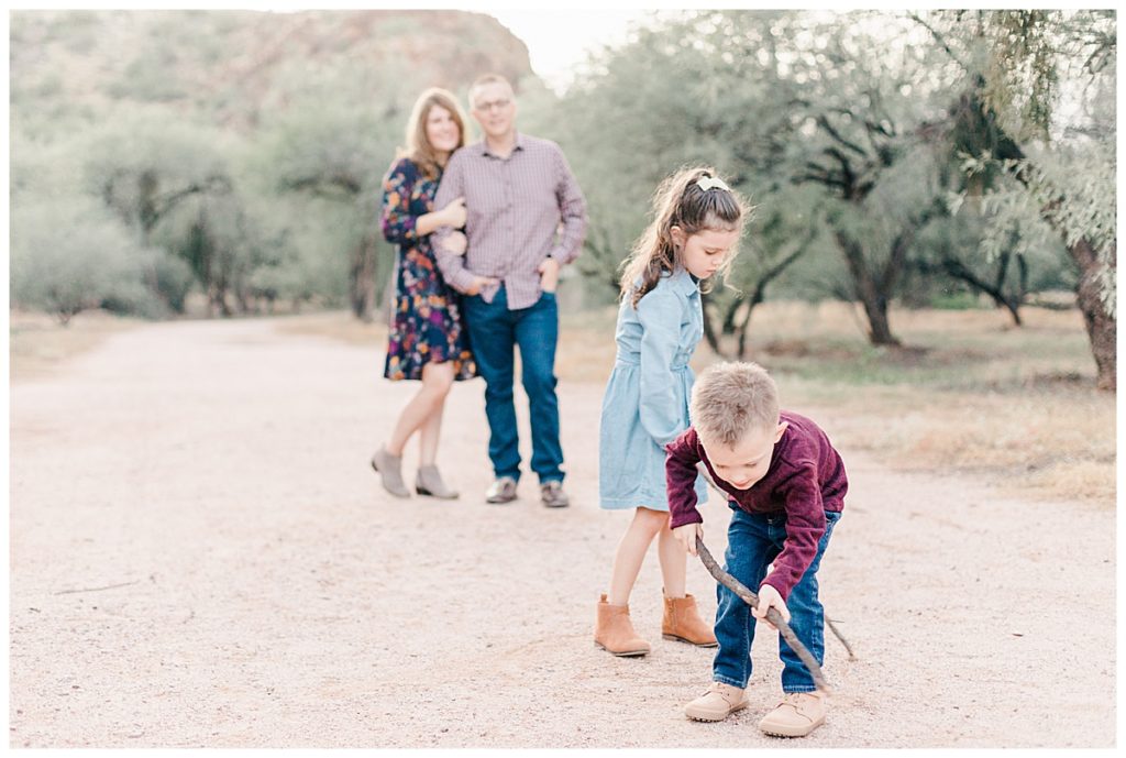 Thiel's family photos 2021 | Kids playing with rocks and sticks in front of parents