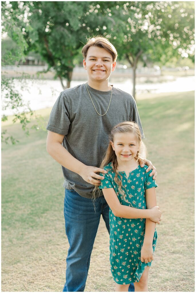 Kids together, siblings photo | Gilbert, Arizona | Bethie Grondin Photography